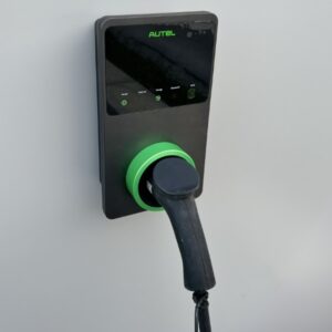 Borne de recharge Autel installée par Promaxelec