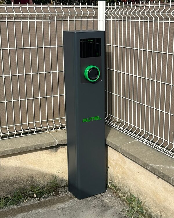 Borne Autel maxi charger 7.4KW noire à Voiron - Promaxelec