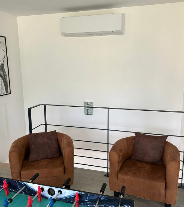 Climatisation Toshiba 7KW mono split fixée au mur à Chirens (38) - Promaxelec