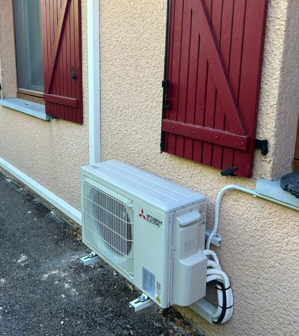 Groupe extérieur d'une climatisation bi split Mitsubishi gamme AY - Le Grand-Lemps (38) - Promaxelec