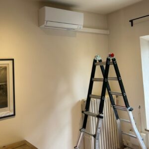 Climatisation mono split Mitsubishi gamme AY fixée au mur à Brié-et-Angonnes (38) - Promaxelec