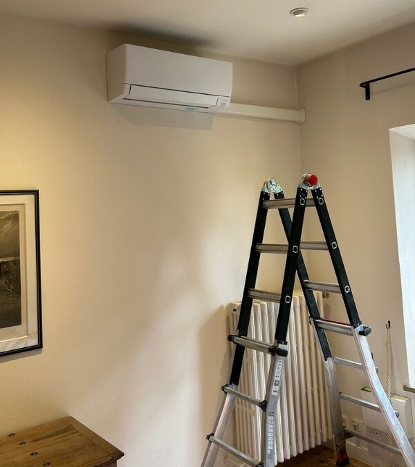 Climatisation mono split Mitsubishi gamme AY fixée au mur à Brié-et-Angonnes (38) - Promaxelec