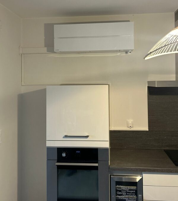 Climatisation mono split Mitsubishi gamme LN LUXE dans une cuisine – Voiron (38) - Promaxelec