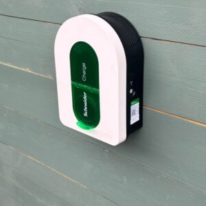 installation Borne Schneider chez un particulier à Colombe (38) par Promaxelec