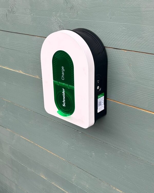 installation Borne Schneider chez un particulier à Colombe (38) par Promaxelec