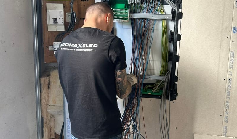 GTB-LIGHT-BATIMENT-INTELLIGENT-PromaXelec-electricien-tertiaire