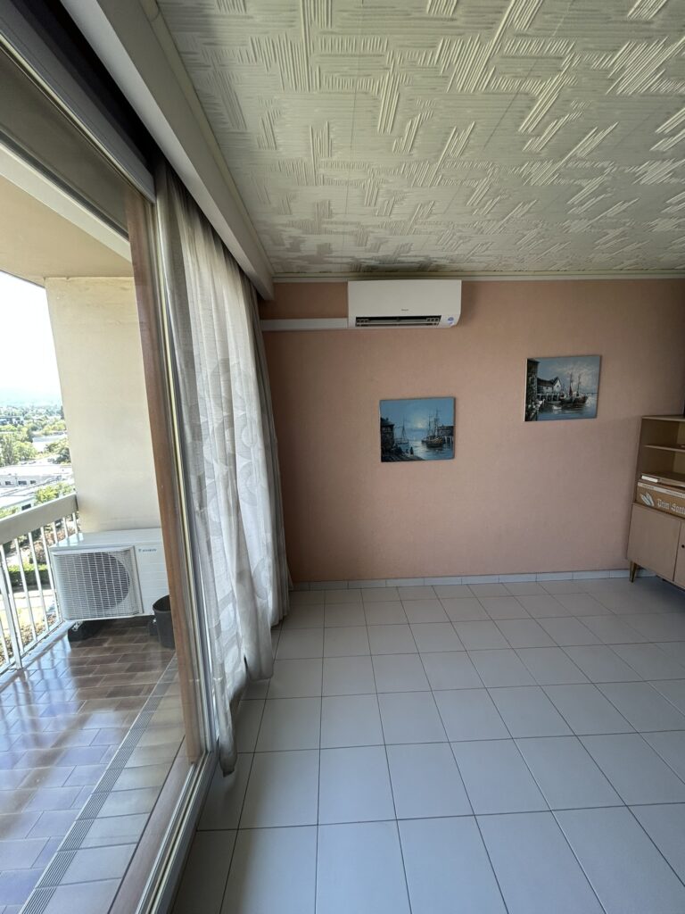 Climatisation Daikin sur balcon d'appartement